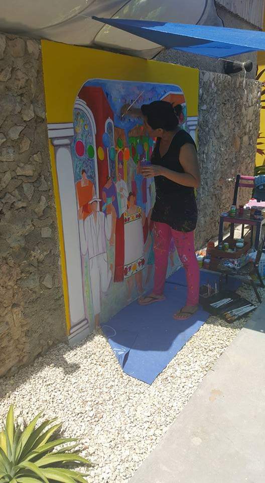 Casas en Mexico.        With a very Mexican touch and a beautiful house that evokes a hacienda, between walls with arches, vibrant colors, stone and Talavera, the proud owners Cheryl & Larry Marshall, of this property a few meters from the beach paradise in Progreso, Yucatan, They have acquired a beautiful collection of paintings and an original mural by the Mexican artist Rosy&nbsp;Peraza.